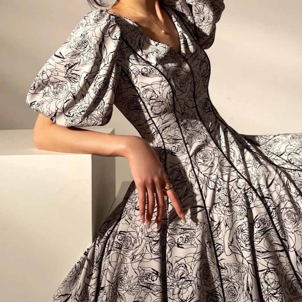 JULIE Họa Tiết Hoa Hồng Đen